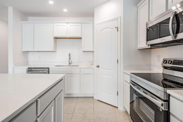 32096 POND APPLE BEND, San Antonio, FL 33576