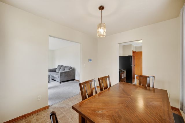 2325 E 41st Street, Des Moines, IA 50317