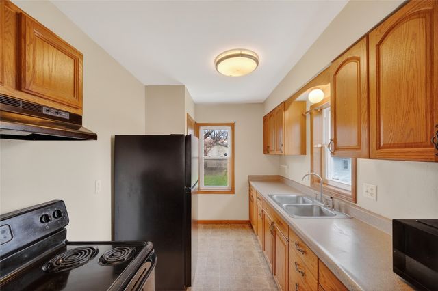 2325 E 41st Street, Des Moines, IA 50317