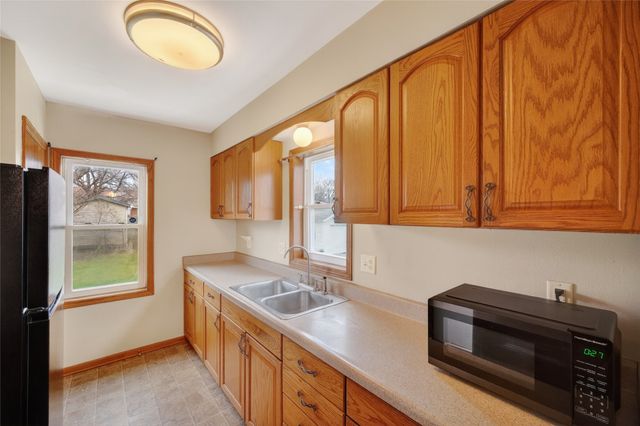 2325 E 41st Street, Des Moines, IA 50317