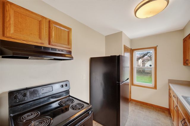 2325 E 41st Street, Des Moines, IA 50317