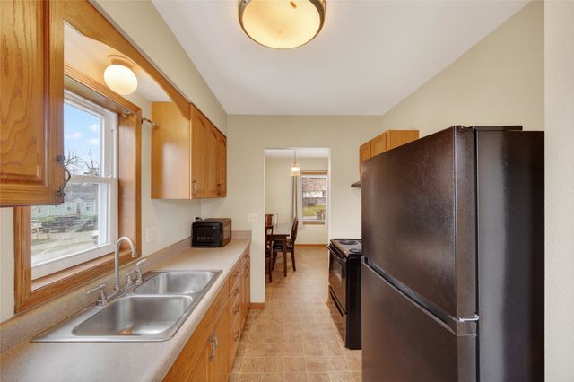 2325 E 41st Street, Des Moines, IA 50317