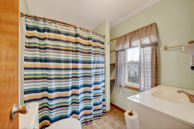 2325 E 41st Street, Des Moines, IA 50317