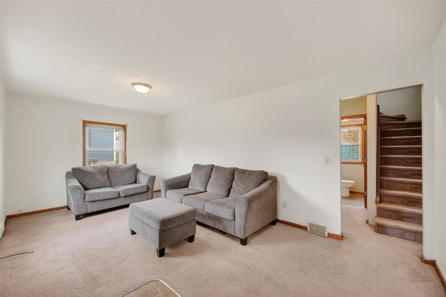 2325 E 41st Street, Des Moines, IA 50317