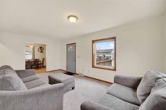 2325 E 41st Street, Des Moines, IA 50317