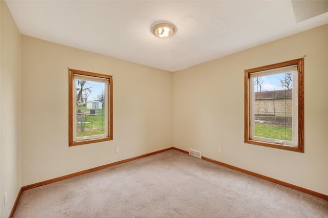 2325 E 41st Street, Des Moines, IA 50317