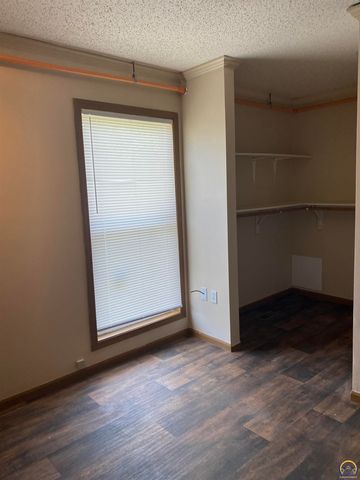 4847 SW 29th ST, Topeka, KS 66614