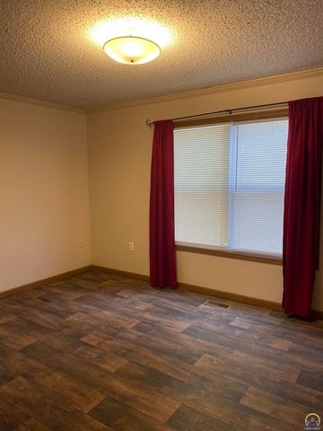 4847 SW 29th ST, Topeka, KS 66614