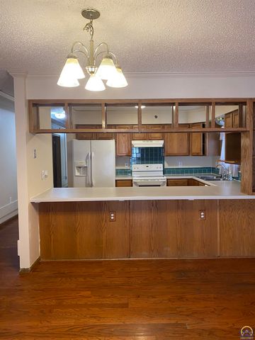 4847 SW 29th ST, Topeka, KS 66614