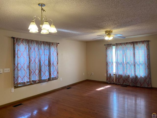 4847 SW 29th ST, Topeka, KS 66614