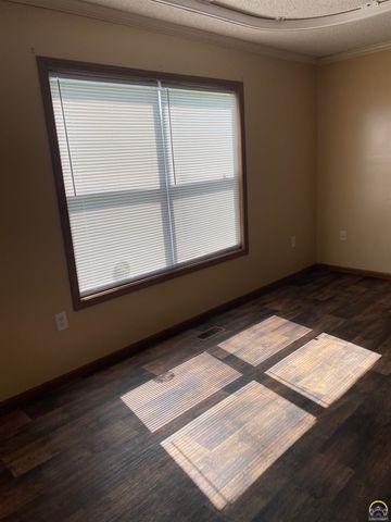 4847 SW 29th ST, Topeka, KS 66614