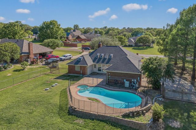 2601 Trail Tree Court, Burleson, TX 76028