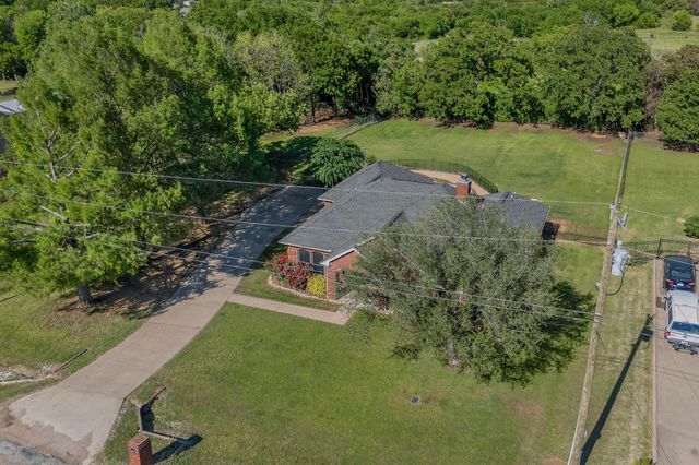 2601 Trail Tree Court, Burleson, TX 76028
