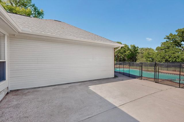 2601 Trail Tree Court, Burleson, TX 76028