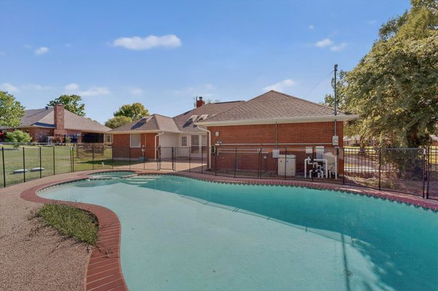 2601 Trail Tree Court, Burleson, TX 76028