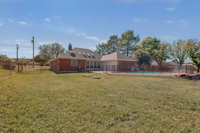 2601 Trail Tree Court, Burleson, TX 76028