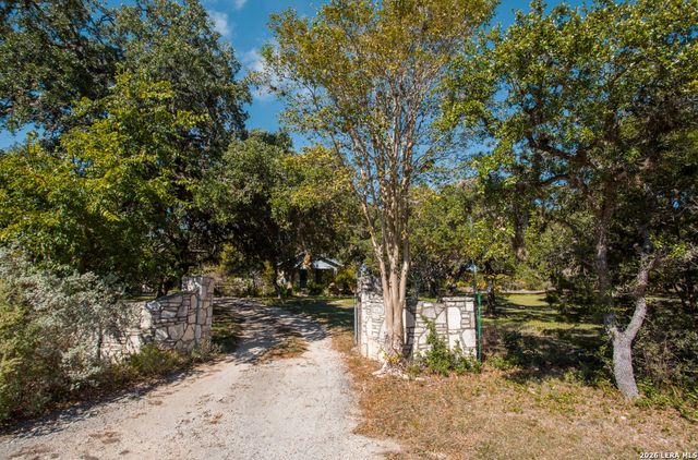 7087 DIETZ ELKHORN RD, Boerne, TX 78015