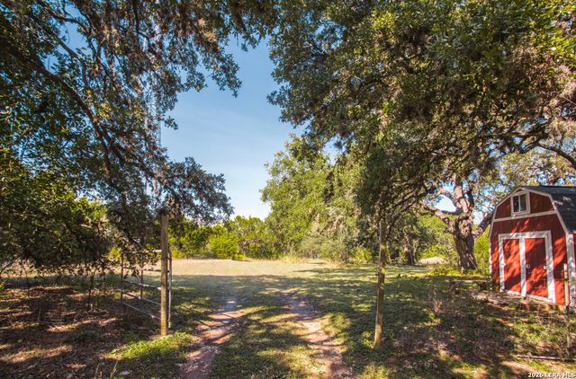 7087 DIETZ ELKHORN RD, Boerne, TX 78015