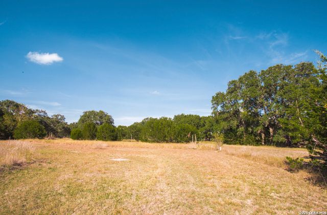 7087 DIETZ ELKHORN RD, Boerne, TX 78015