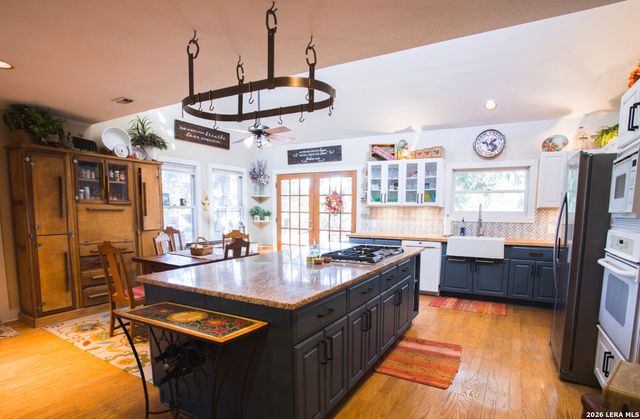 7087 DIETZ ELKHORN RD, Boerne, TX 78015