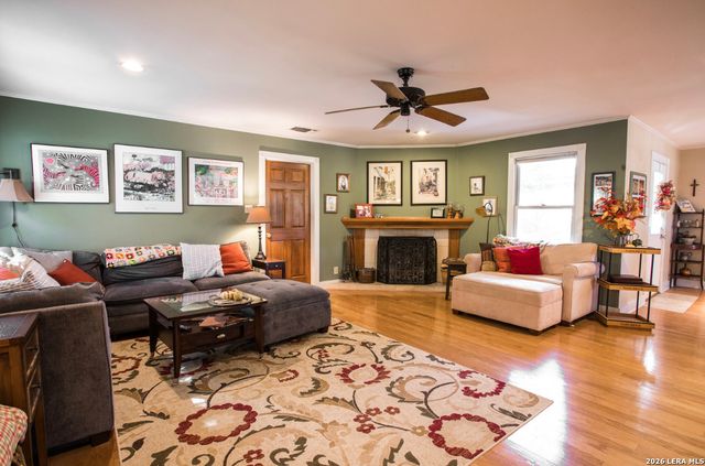 7087 DIETZ ELKHORN RD, Boerne, TX 78015