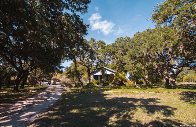 7087 DIETZ ELKHORN RD, Boerne, TX 78015