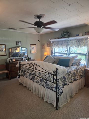 7087 DIETZ ELKHORN RD, Boerne, TX 78015