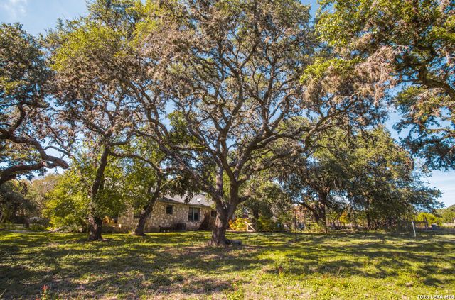 7087 DIETZ ELKHORN RD, Boerne, TX 78015