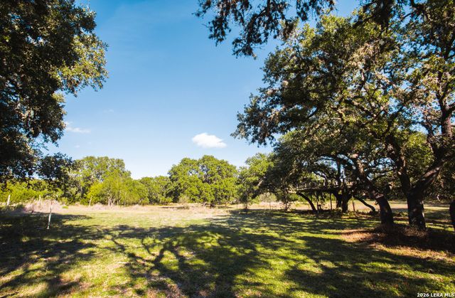 7087 DIETZ ELKHORN RD, Boerne, TX 78015