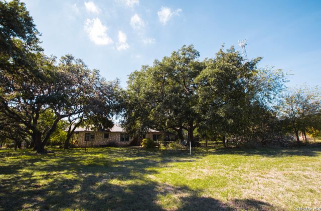 7087 DIETZ ELKHORN RD, Boerne, TX 78015