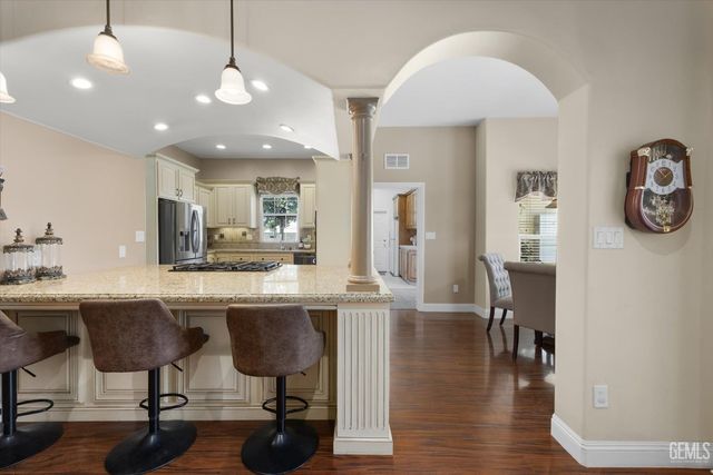 15112 Sunnybank Avenue, Bakersfield, CA 93314