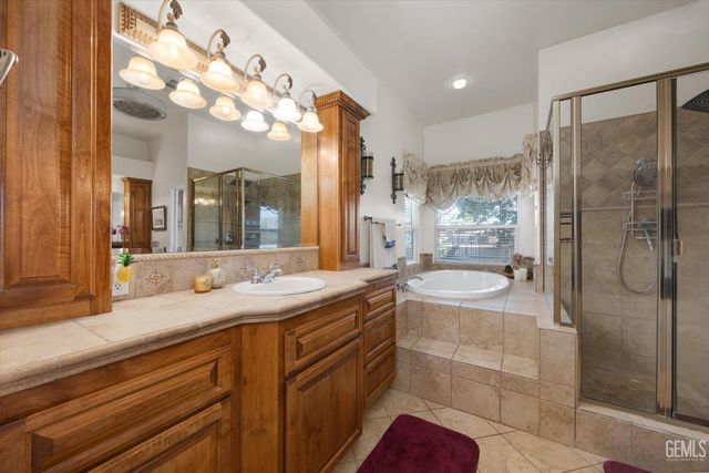 15112 Sunnybank Avenue, Bakersfield, CA 93314