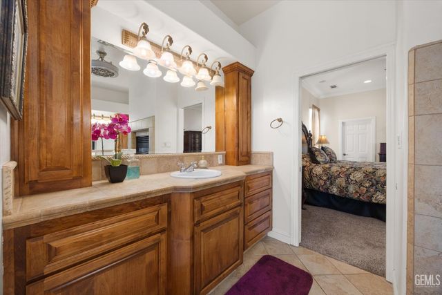 15112 Sunnybank Avenue, Bakersfield, CA 93314