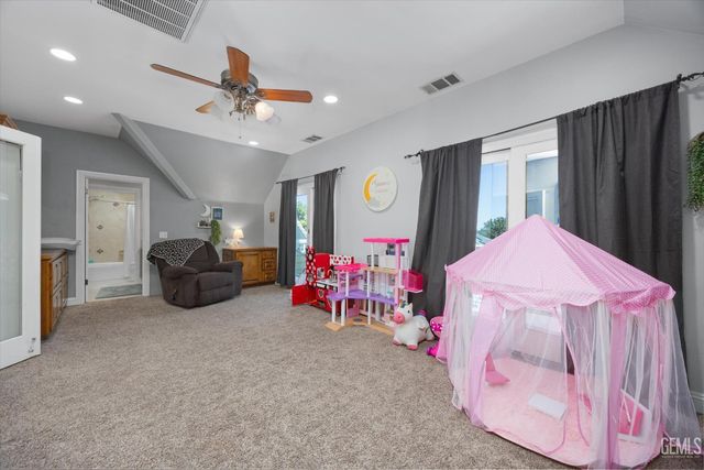 15112 Sunnybank Avenue, Bakersfield, CA 93314