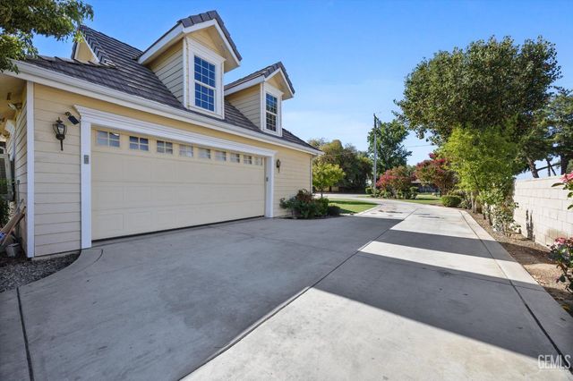 15112 Sunnybank Avenue, Bakersfield, CA 93314