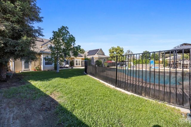 15112 Sunnybank Avenue, Bakersfield, CA 93314