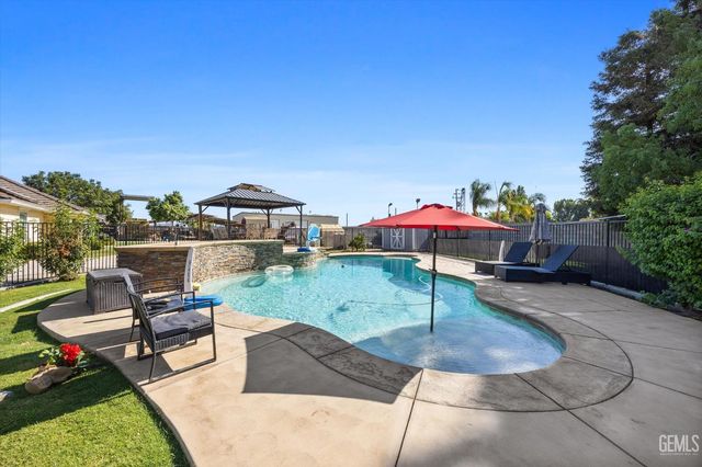 15112 Sunnybank Avenue, Bakersfield, CA 93314