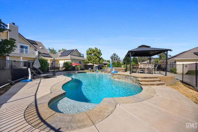 15112 Sunnybank Avenue, Bakersfield, CA 93314