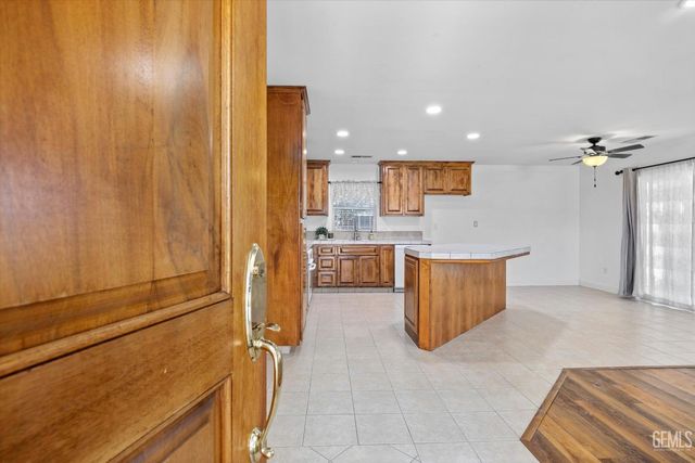 15112 Sunnybank Avenue, Bakersfield, CA 93314