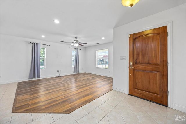 15112 Sunnybank Avenue, Bakersfield, CA 93314