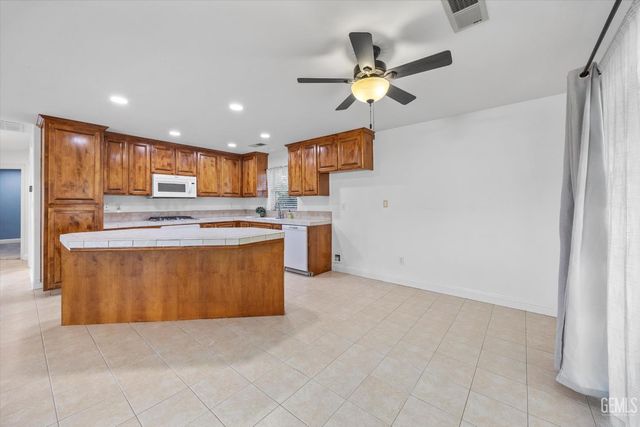 15112 Sunnybank Avenue, Bakersfield, CA 93314