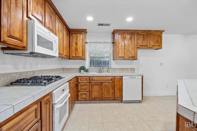 15112 Sunnybank Avenue, Bakersfield, CA 93314