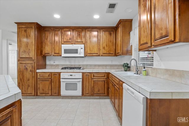 15112 Sunnybank Avenue, Bakersfield, CA 93314