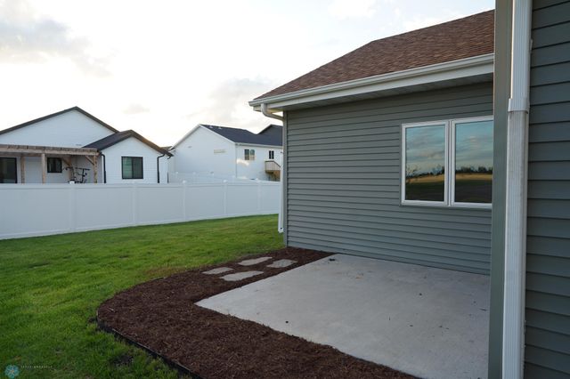 7479 18th Street S, Fargo, ND 58104