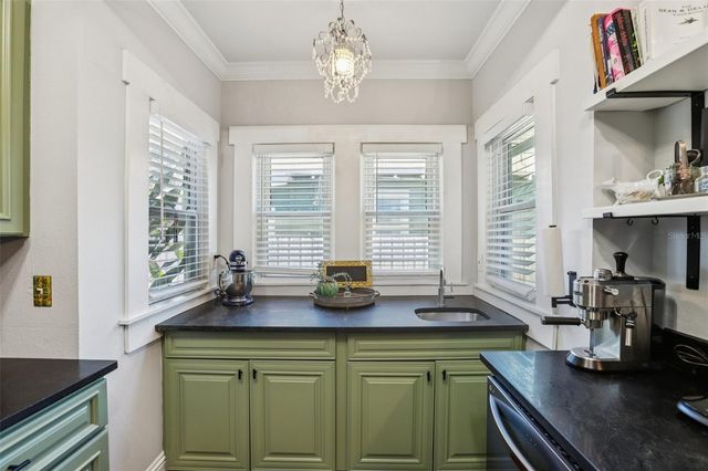 202 W CURTIS STREET, Tampa, FL 33603