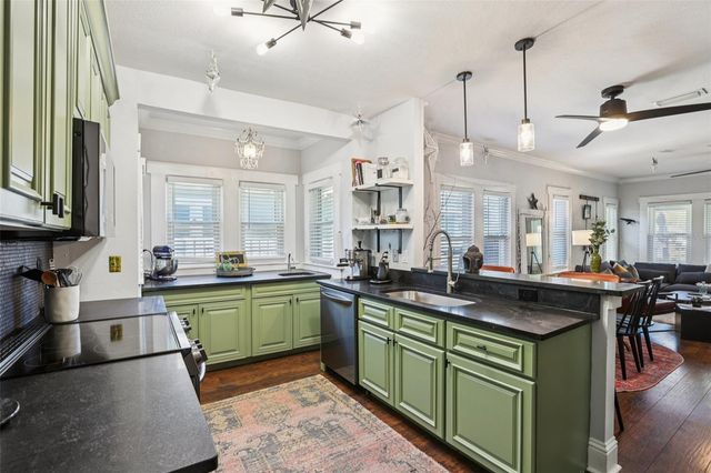 202 W CURTIS STREET, Tampa, FL 33603