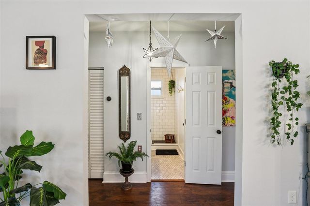 202 W CURTIS STREET, Tampa, FL 33603