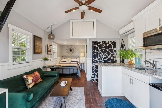 202 W CURTIS STREET, Tampa, FL 33603