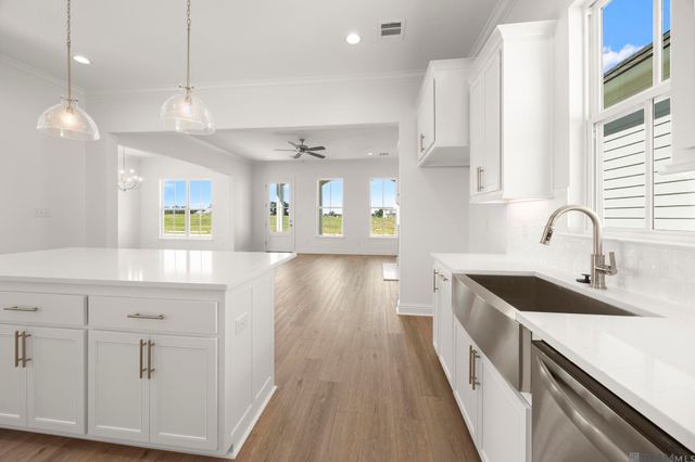 1224 Applewood Dr, Zachary, LA 70791