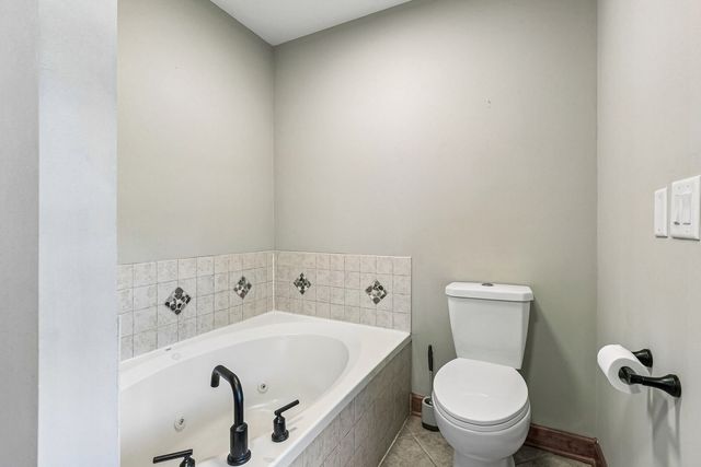 1921 Annettes Circle, Sugar Grove, IL 60554
